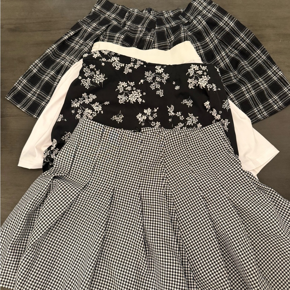 Stylish Black and White Patterned Skirt
